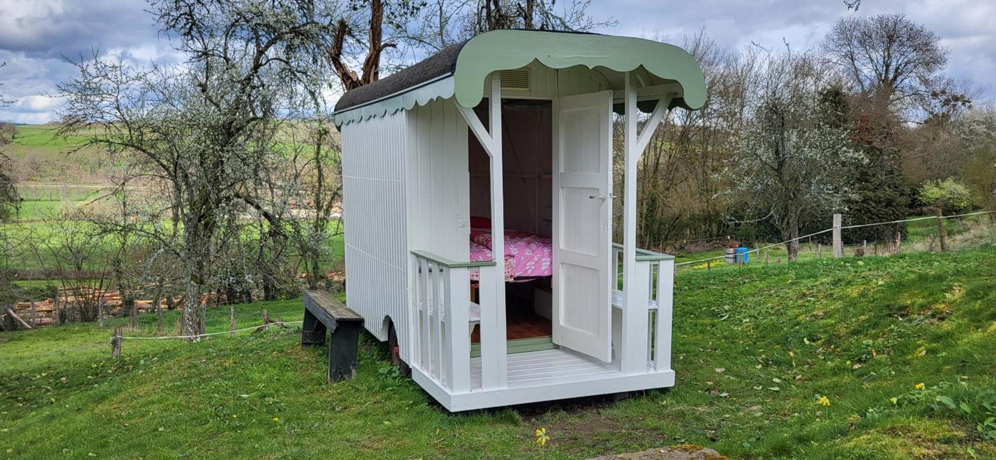 Petit A Petit - Gypsy Wagons And Bell Tents In The Bourgogne *