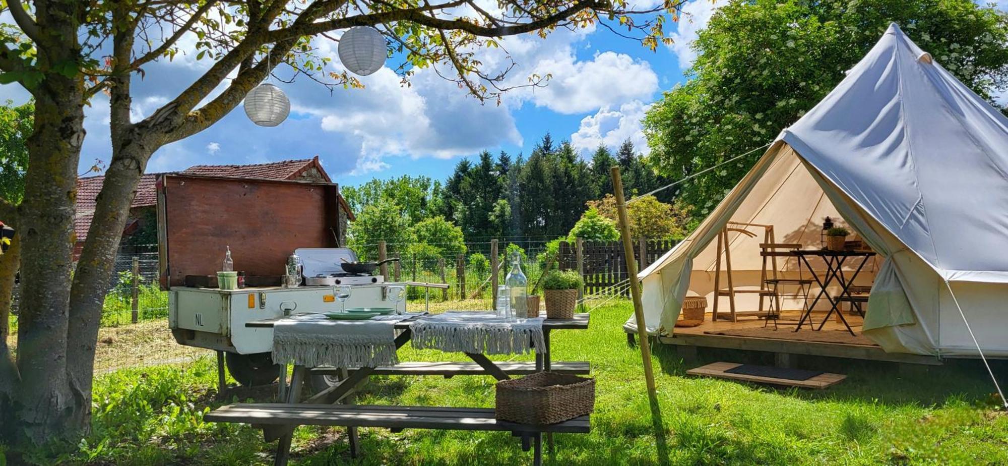 Petit A Petit - Gypsy Wagons And Bell Tents In The Bourgogne * Saisy